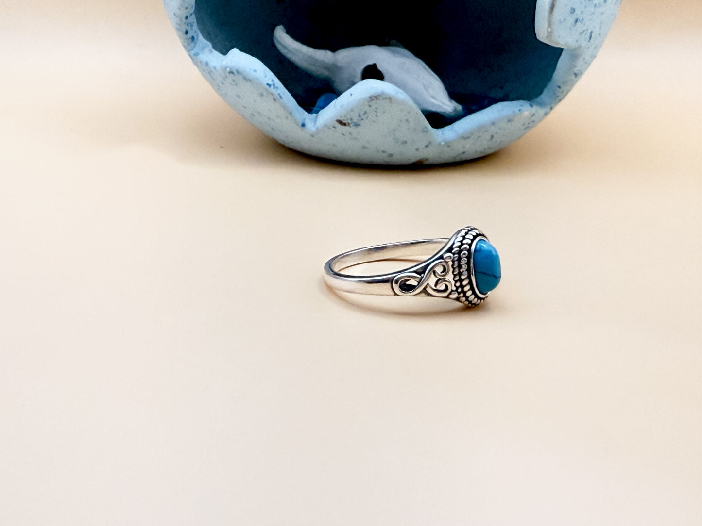 VINTAGE Turquoise Oval & Sterling Silver Heart Scroll Ring - Size 8