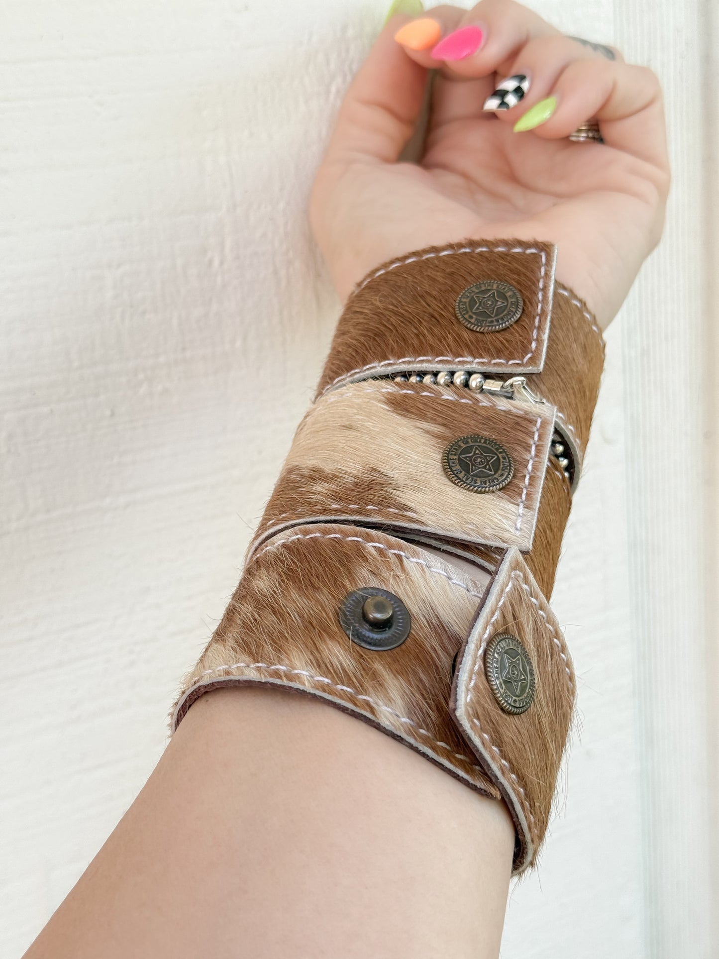 Handmade Cowhide Cuff with Vintage 1934–1937 Buffalo Nickel Concho – Adjustable