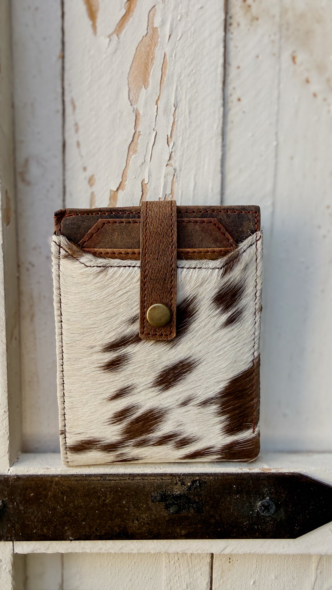 Frontier Hide Cowhide Bifold Wallet – Handmade Western Leather Wallet for Men & Women