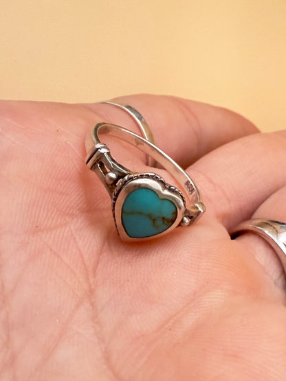 Handpicked Estate Find- 925 & Turquoise Heart Ring - sz 6.5