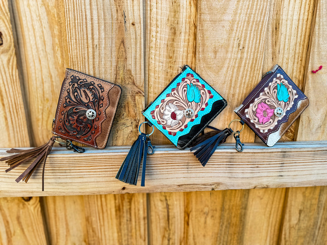 The Hitchhiker | Western Leather Card Holder Keychain