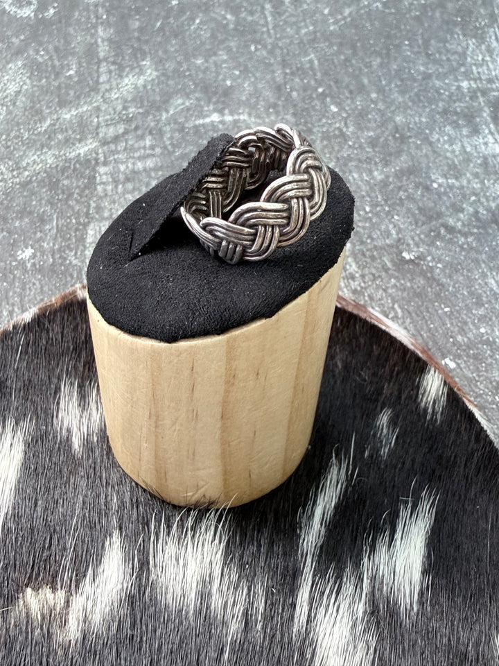 Vintage American Estate Sterling Silver Braided Woven Band Ring – Size 7