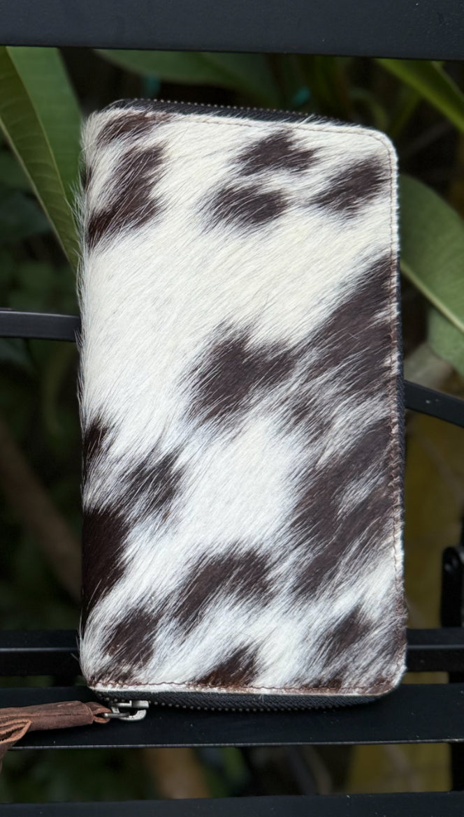 The Classic : Cowhide and Distressed Brown Leather Wallet